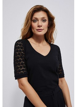 Bawełniana bluzka z koronką czarna ze sklepu Moodo.pl w kategorii Bluzki damskie - zdjęcie 137771748