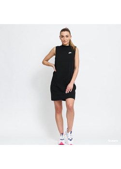 Sukienka Nike prosta bez rękawów w sportowym stylu 