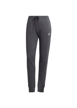 Spodnie dresowe damskie Essentials Slim Tapered Cuffed Linear Logo Adidas ze sklepu SPORT-SHOP.pl w kategorii Spodnie damskie - zdjęcie 138231519