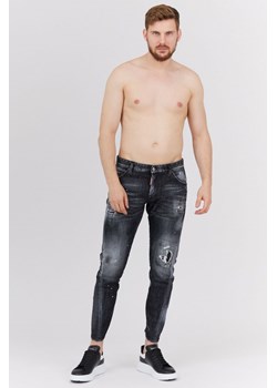 DSQUARED2 - Czarne jeansy męskie SEXY TWIST JEAN S74LB1040 ze sklepu outfit.pl w kategorii Jeansy męskie - zdjęcie 138253736
