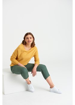 Lniane spodnie z gumką w pasie, kolor khaki ze sklepu Greenpoint.pl w kategorii Spodnie damskie - zdjęcie 138464209
