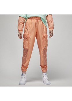 Damskie spodnie utility Jordan Essentials - Różowy ze sklepu Nike poland w kategorii Spodnie damskie - zdjęcie 138856086