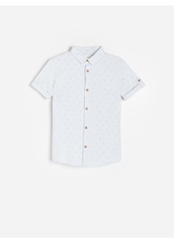 Niebieska koszula chłopięca Reserved w abstrakcyjnym wzorze 