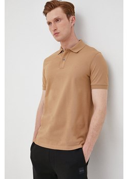 BOSS polo bawełniane 50468301 kolor beżowy z aplikacją 50468301 ze sklepu ANSWEAR.com w kategorii T-shirty męskie - zdjęcie 139563337