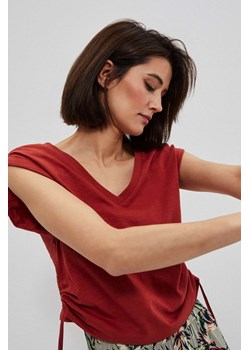 Bawełniana bluzka ze ściągaczem rubinowa ze sklepu Moodo.pl w kategorii Bluzki damskie - zdjęcie 139788517