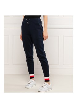 Tommy Hilfiger Spodnie dresowe HERITAGE | Regular Fit ze sklepu Gomez Fashion Store w kategorii Spodnie damskie - zdjęcie 139904937