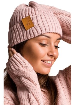 BK059 czapka z naszywką, Kolor róż pudrowy, Rozmiar uniwersalny, BE Knit ze sklepu Primodo w kategorii Czapki zimowe damskie - zdjęcie 140691548