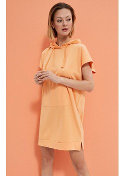 3744 Sukienka dresowa z kapturem, Kolor pomarańczowy, Rozmiar S, Moodo ze sklepu Primodo w kategorii Sukienki - zdjęcie 140702815