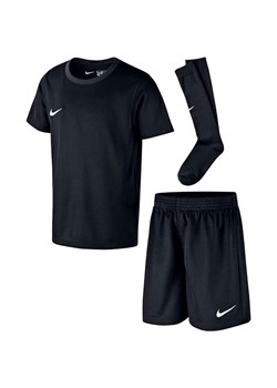 Komplet piłkarski chłopięcy Dry Park Kit Set Nike ze sklepu SPORT-SHOP.pl w kategorii Komplety chłopięce - zdjęcie 140787517