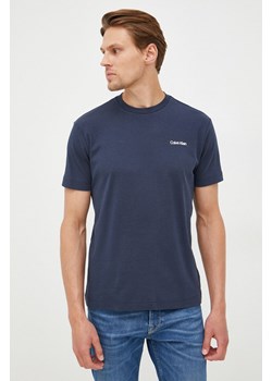 Calvin Klein t-shirt bawełniany kolor granatowy gładki ze sklepu ANSWEAR.com w kategorii T-shirty męskie - zdjęcie 140811435