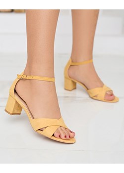 Royalfashion Żółte damskie sandały na słupku Nenki ze sklepu royalfashion.pl w kategorii Sandały damskie - zdjęcie 141027509