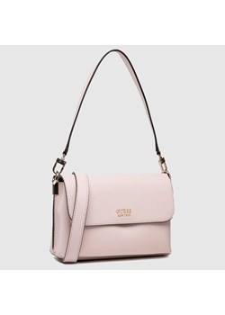 GUESS - Różowa torebka listonoszka ECO MIA ze sklepu outfit.pl w kategorii Listonoszki - zdjęcie 141117356