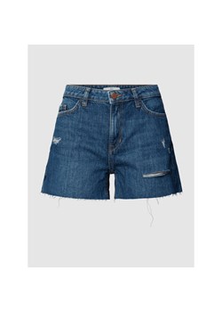 Szorty jeansowe z przetarciami ze sklepu Peek&Cloppenburg  w kategorii Szorty - zdjęcie 141165918