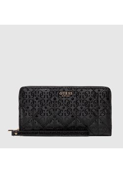GUESS - Czarny pikowany portfel damski w logo ze sklepu outfit.pl w kategorii Portfele damskie - zdjęcie 141246776