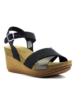 Skórzane sandały damskie na koturnie - INBLU EN-25, czarne ze sklepu ulubioneobuwie w kategorii Sandały damskie - zdjęcie 141296898