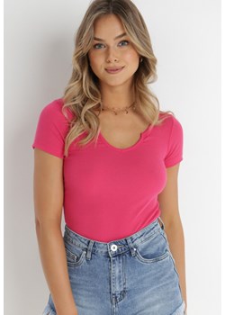 Różowy T-shirt Caearis ze sklepu Born2be Odzież w kategorii Bluzki damskie - zdjęcie 141500015