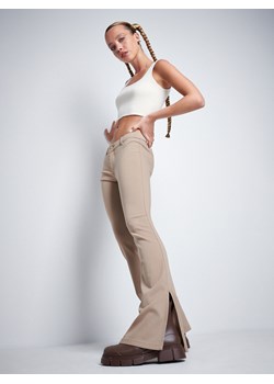 Cropp - Spodnie wide leg z rozcięciem - Beżowy ze sklepu Cropp w kategorii Spodnie damskie - zdjęcie 141754857