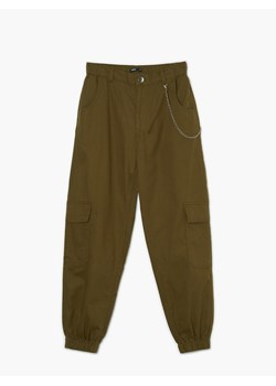 Cropp - Joggery cargo z łańcuchem - zielony ze sklepu Cropp w kategorii Spodnie damskie - zdjęcie 141855798