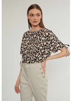 Wzorzysta bluzka damska ze sklepu MONNARI w kategorii Bluzki damskie - zdjęcie 142075385