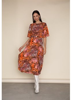 Długa satynowa sukienka w zwierzęcy print ze sklepu MONNARI w kategorii Sukienki - zdjęcie 142078147