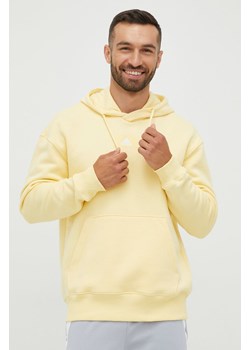 adidas bluza męska kolor żółty z kapturem z nadrukiem ze sklepu ANSWEAR.com w kategorii Bluzy męskie - zdjęcie 142548825