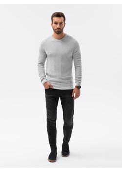 Sweter męski E185 - jasnoszary ze sklepu ombre w kategorii Swetry męskie - zdjęcie 142719049