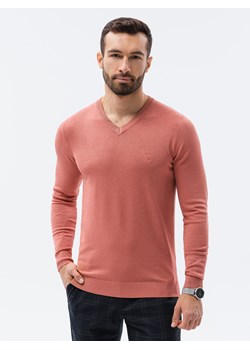 Sweter męski z haftem E191 - różowy ze sklepu ombre w kategorii Swetry męskie - zdjęcie 142721259