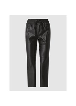 Luźne spodnie z imitacji skóry ze sklepu Peek&Cloppenburg  w kategorii Spodnie damskie - zdjęcie 142739137