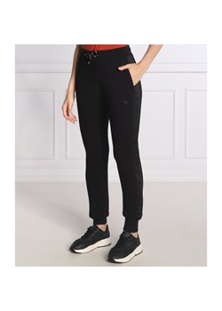 GUESS ACTIVE Spodnie dresowe ALLIE | Regular Fit ze sklepu Gomez Fashion Store w kategorii Spodnie damskie - zdjęcie 142842958