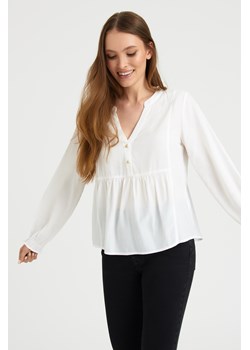 Elegancka, biała bluzka z ozdobnym odcięciem ze sklepu Greenpoint.pl w kategorii Bluzki damskie - zdjęcie 142885417