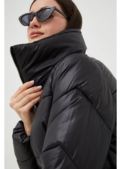 Only kurtka damska kolor czarny zimowa ze sklepu ANSWEAR.com w kategorii Kurtki damskie - zdjęcie 142939699