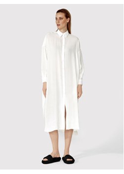 Simple Sukienka koszulowa SUD017 Biały Relaxed Fit ze sklepu Modivo_marki_wlasne w kategorii Sukienki - zdjęcie 143230867