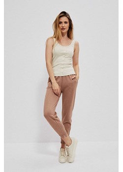 Gładkie dresowe spodnie kawowe ze sklepu Moodo.pl w kategorii Spodnie damskie - zdjęcie 143285525