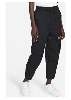 Damskie spodnie z tkaniny ze średnim stanem Nike Sportswear Swoosh - Czerń ze sklepu Nike poland w kategorii Spodnie damskie - zdjęcie 143498819