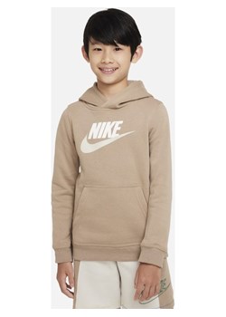 Bluza z kapturem dla dużych dzieci Nike Sportswear Club Fleece - Brązowy ze sklepu Nike poland w kategorii Bluzy chłopięce - zdjęcie 143517456