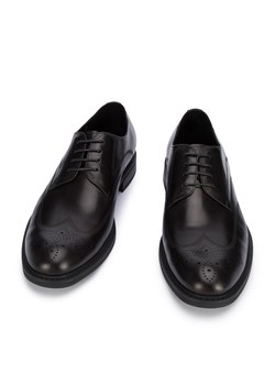 Męskie buty derby skórzane z płaskim szwem czarne ze sklepu WITTCHEN w kategorii Buty eleganckie męskie - zdjęcie 143575537