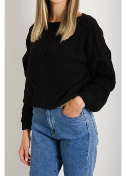 CZARNY SWETER O LUŹNYM KROJU ze sklepu olika.com.pl w kategorii Swetry damskie - zdjęcie 143664148
