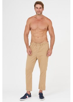 7 FOR ALL MANKIND - Beżowe spodnie  męskie JOGGER CHINO ze sklepu outfit.pl w kategorii Spodnie męskie - zdjęcie 143714488