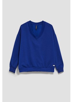 Bluza z dekoltem V lazurowa ze sklepu Moodo.pl w kategorii Bluzy damskie - zdjęcie 143748658