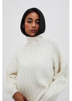 Sweter w warkoczowy splot ze sklepu Moodo.pl w kategorii Swetry damskie - zdjęcie 144113185