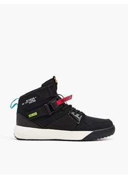 Cropp - Czarne sneakersy z ociepleniem - czarny ze sklepu Cropp w kategorii Buty sportowe męskie - zdjęcie 144327599