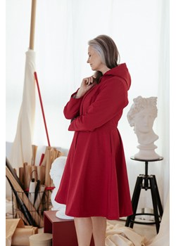 Wodoodporny ciemnoczerwony płaszcz dla kobiet | 'Scarlet Red' (XS, Czerwony) ze sklepu Sasski w kategorii Płaszcze damskie - zdjęcie 144374805