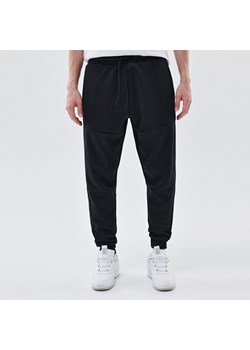 Cropp - Dzianinowe joggery - Czarny ze sklepu Cropp w kategorii Spodnie męskie - zdjęcie 144418135