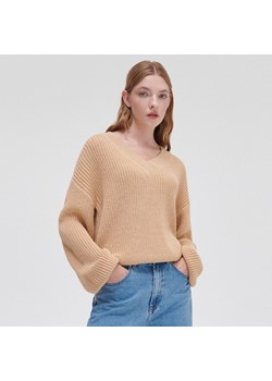 Cropp - Dzianinowy sweter - Beżowy ze sklepu Cropp w kategorii Swetry damskie - zdjęcie 144420257