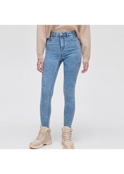 Cropp - Niebieskie jeansy push up - Niebieski ze sklepu Cropp w kategorii Jeansy damskie - zdjęcie 144421788