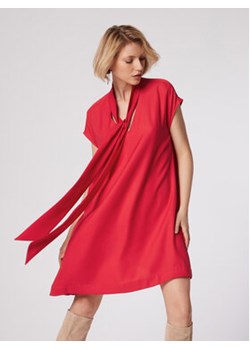 Simple Sukienka koktajlowa SUD509-02 Czerwony Loose Fit ze sklepu Modivo_marki_wlasne w kategorii Sukienki - zdjęcie 144498005