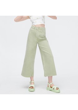 Cropp - Zielone jeansowe kuloty - Zielony ze sklepu Cropp w kategorii Jeansy damskie - zdjęcie 144603139