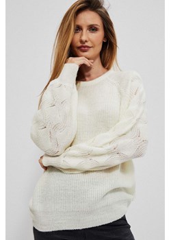 Sweter oversize perłowy ze sklepu Moodo.pl w kategorii Swetry damskie - zdjęcie 144617777