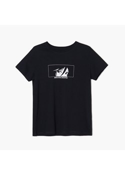 Cropp - Czarna koszulka z nadrukiem - Czarny ze sklepu Cropp w kategorii Bluzki damskie - zdjęcie 144636498