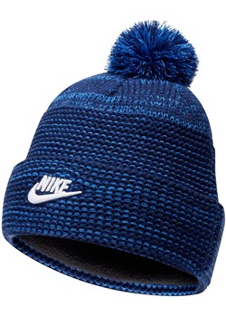 Wywijana czapka z pomponem Nike Sportswear - Niebieski ze sklepu Nike poland w kategorii Czapki zimowe męskie - zdjęcie 144806157